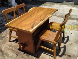 Meja Makan Trembesi 4 Kursi Antik