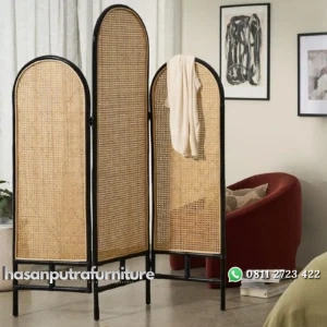 Penyekat ruangan kayu jati kombinasi rotan alami sketsel minimalis modern Indonesia Furniture