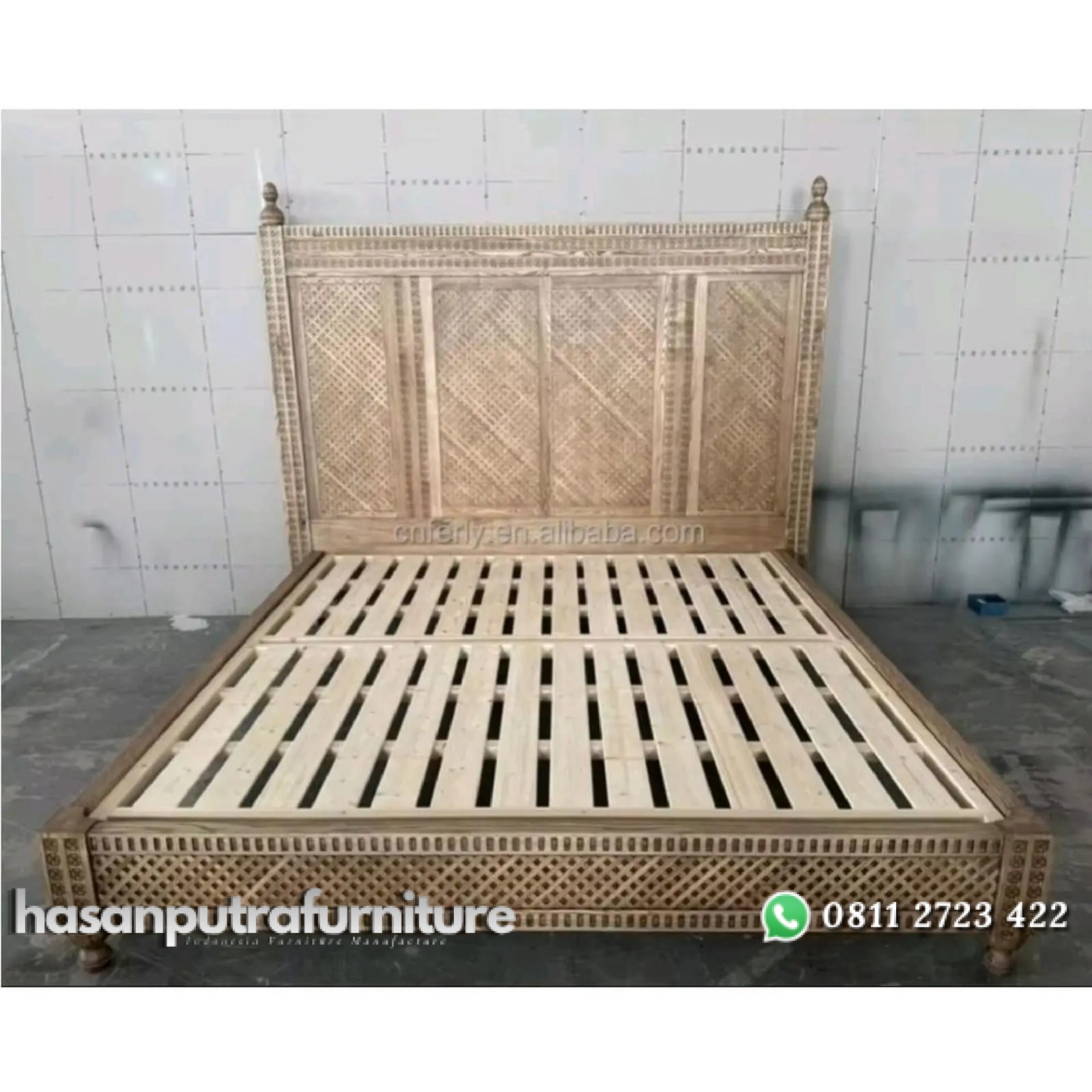 Dipan tempat tidur klasik tempat tidur mewah kayu jati Indonesia Furniture 1 Dipan tempat tidur klasik tempat tidur mewah kayu jati Indonesia Furniture